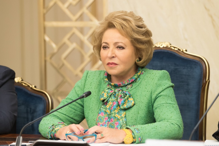 Валентина Матвиенко подержала идею вводить санкции за нарушение прав русскоязычных граждан