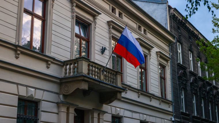 Генконсульство России в Кракове прекратило деятельность из-за враждебных действий властей Польши