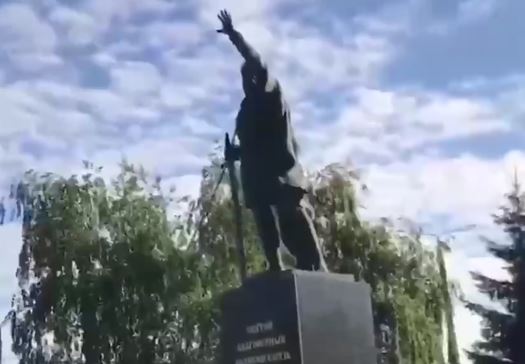 В Харькове снесли памятник Александру Невскому