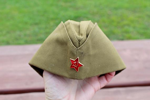 В Одессе против мужчины возбудили уголовное дело из-за пилотки с советской символикой