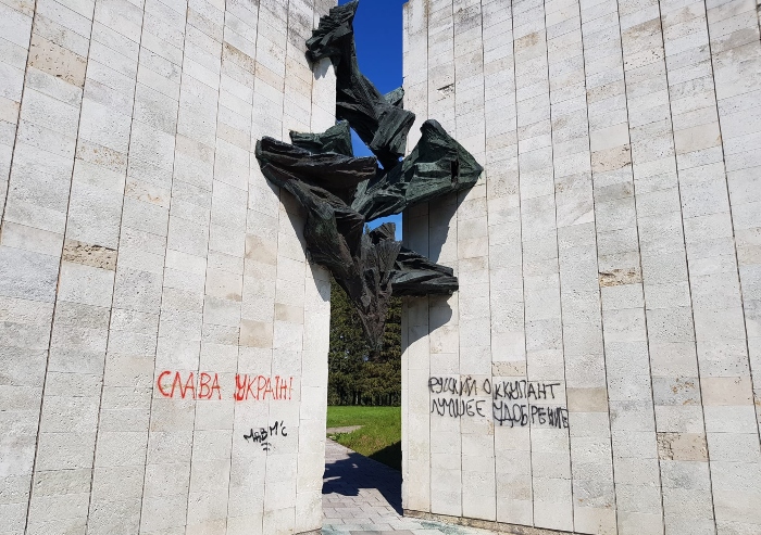  В Эстонии вандалы осквернили композицию «Гибнущие чайки» на мемориальном комплексе Маарьямяэ