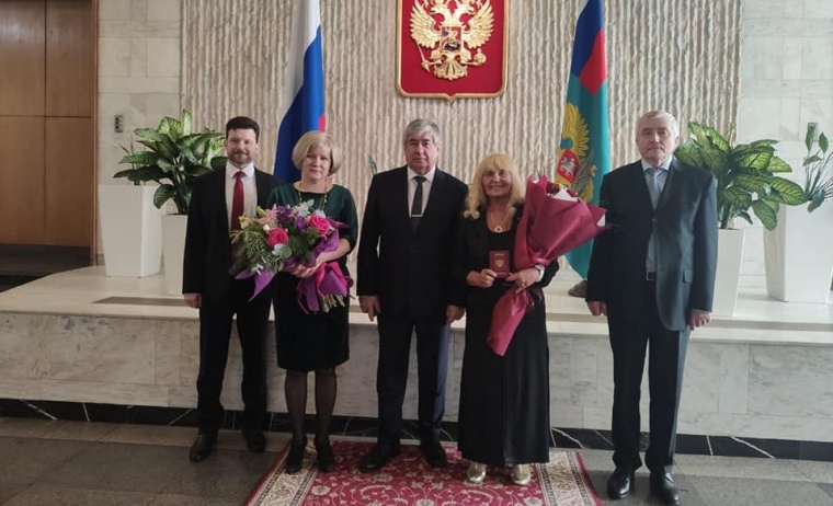 Болгарской певице Грете Ганчевой вручили паспорт гражданина России