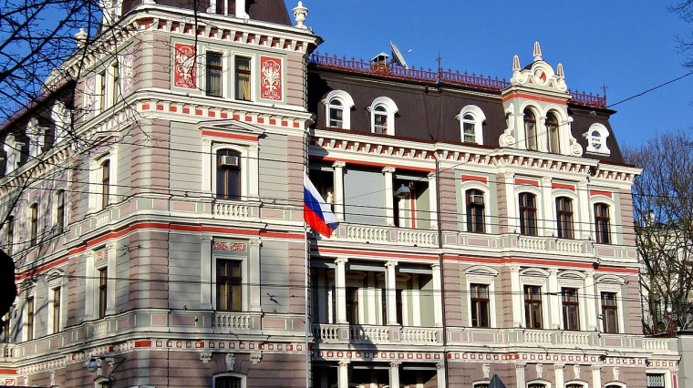 Посольство России в Латвии прокомментировало снос советских памятников в стране