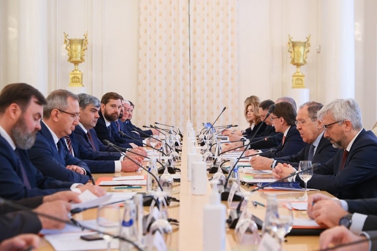 Сергей Лавров отметил важность работы регионов РФ с соотечественниками за рубежом