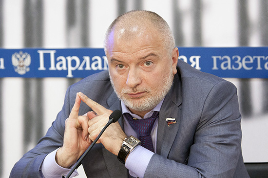 Сенатор Андрей Клишас рассказал, как бороться с антироссийской цензурой на зарубежных интернет-площадках