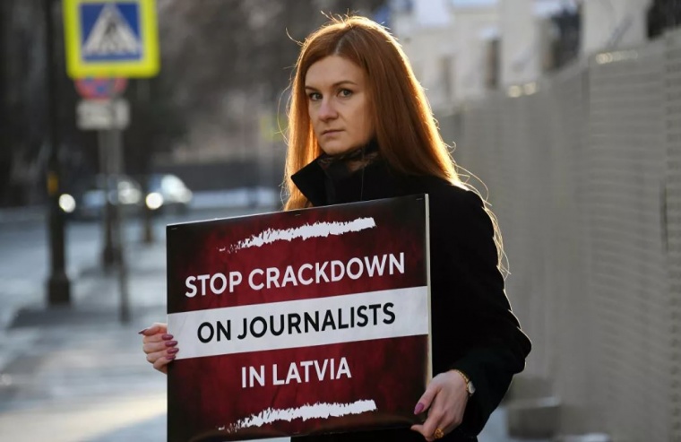 Мария Бутина вышла на пикет в поддержку журналистов в Латвии