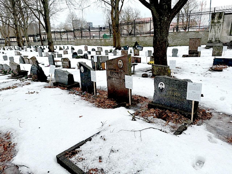 Мария Захарова: о перезахоронении советских воинов на кладбище Таллина