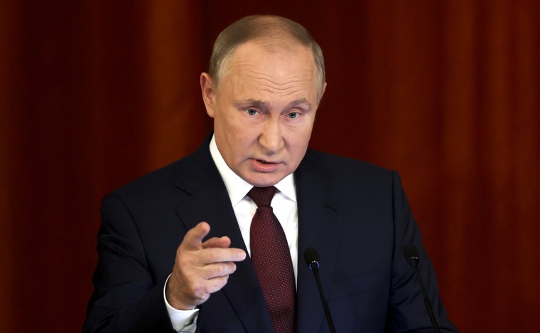 Владимир Путин: СВР должна следить за безопасностью россиян за рубежом