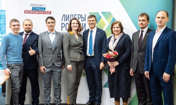 Кириенко вручил паспорта РФ иностранным победителям конкурса «Лидеры России»