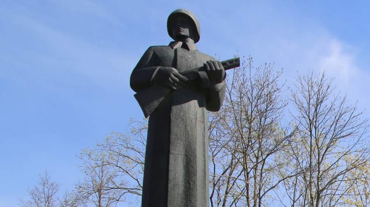 Посольство РФ в Латвии прокомментировало снос советского памятника «Освободителям Резекне»