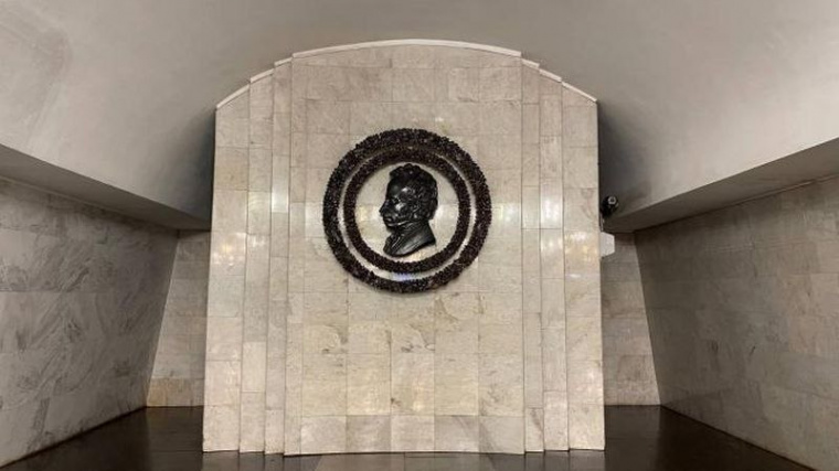 В Харькове демонтировали последний барельеф Александру Сергеевичу Пушкину