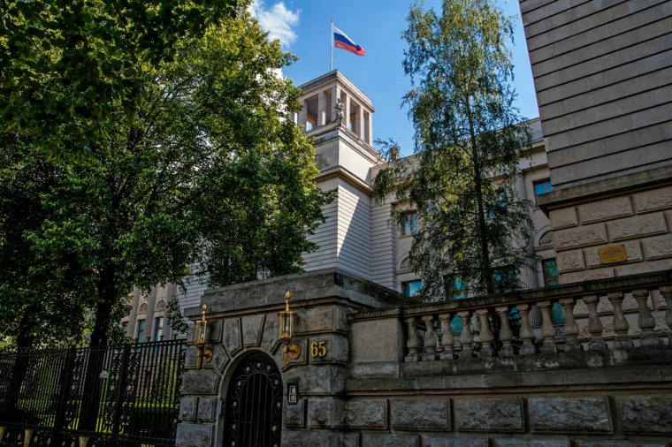 Генконсульство РФ в Бонне закрывается: куда теперь обращаться россиянам