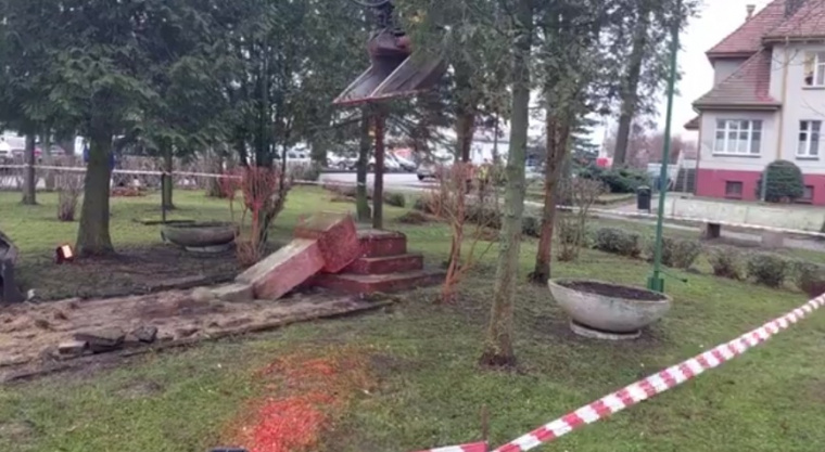 В Польше разрушили еще один памятник советским воинам-освободителям