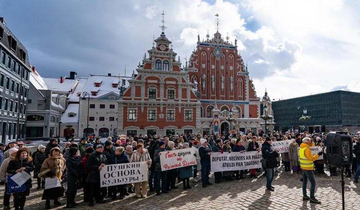 В Риге прошёл митинг за сохранение памятника Александру Пушкину 