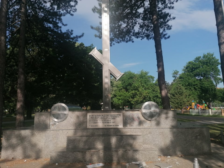 В Северной Македонии вандалы разрушили памятник в честь российского консула