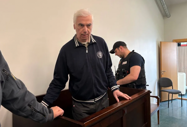 В Риге продолжается суд над историком Виктором Гущиным 
