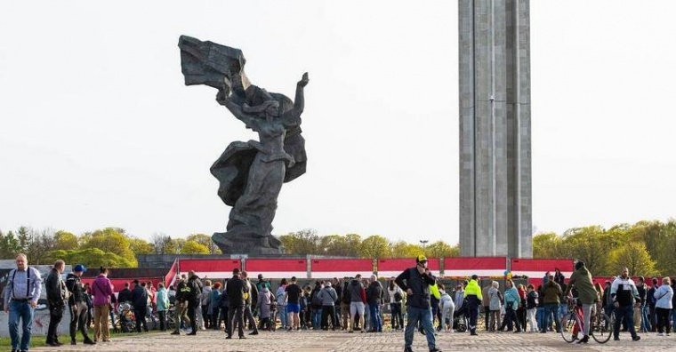 В Латвии определились с датой сноса памятника Освободителям Риги