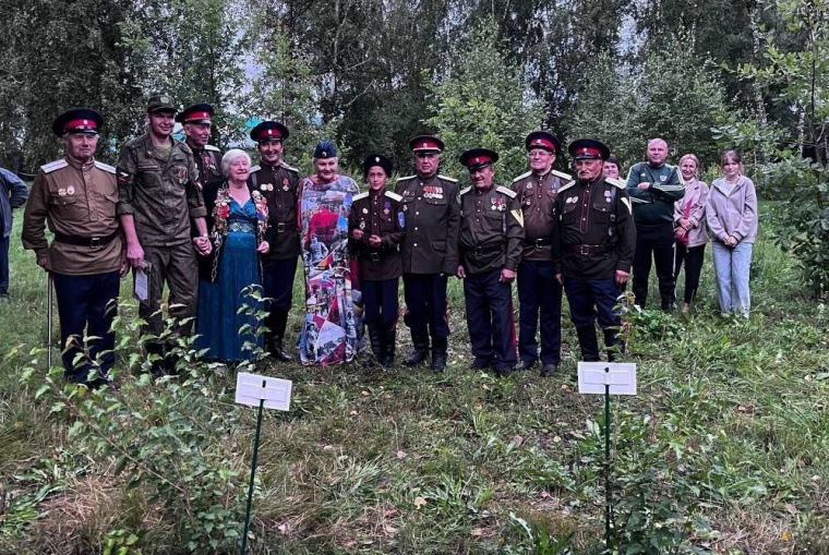 На Алтае высадили дерево в честь координаторов Международного Бессмертного Полка