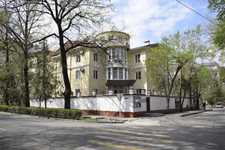 Российские дипломаты передали гуманитарную помощь ветеранам ВОВ в Киргизии
