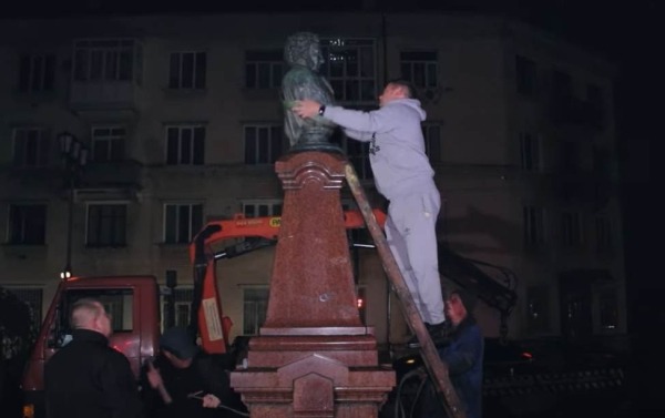 На Украине изъяли из реестра культурного наследия памятники русским и советским деятелям