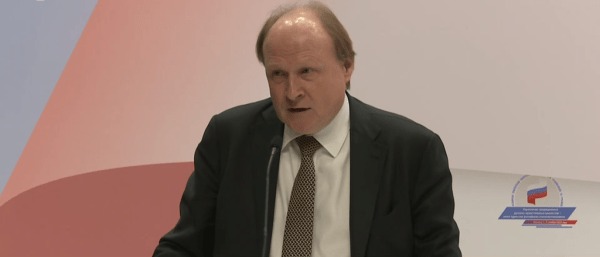 Владимир Толстой: Нам всем приходится отстаивать своё право на любовь к России