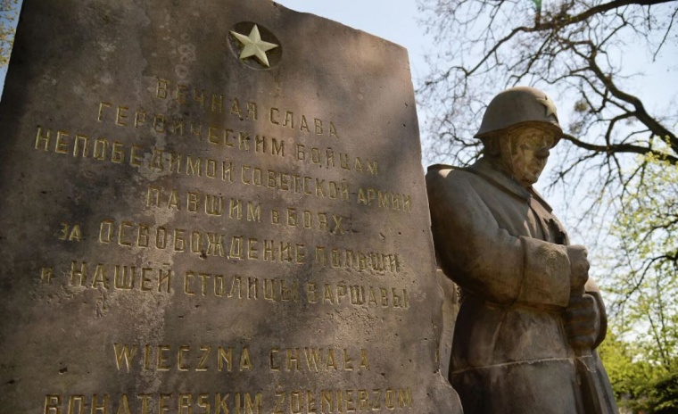 Памятник советским воинам исчез с кладбища в Эстонии