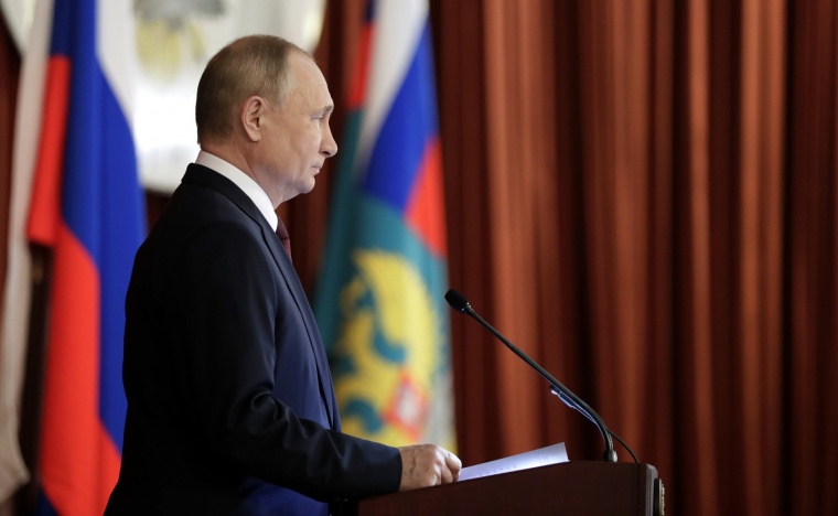 Владимир Путин подписал закон о штрафах за отождествление СССР и нацистской Германии