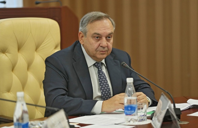 Георгий Мурадов: когда соотечественников за рубежом хотят лишить прав, их лишают русского языка